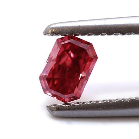 حقائق ومعلومات عن الماس الأحمر النادر والثمين