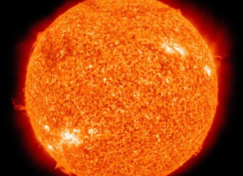 معلومات مختصرة عن الشمس
